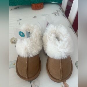 Cat & Jack Brown Toddler Slippers with White Fur